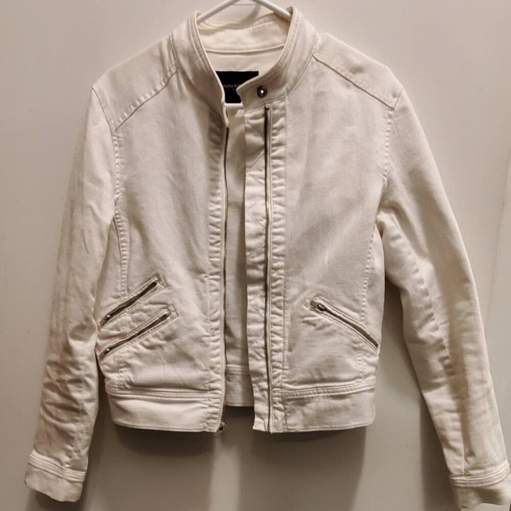 Banana republic denim moto jacket. Size M. Color: white
